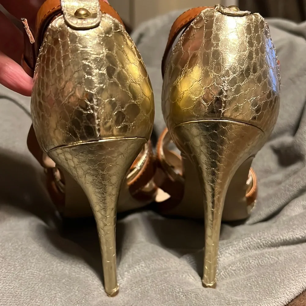 Guess Heel